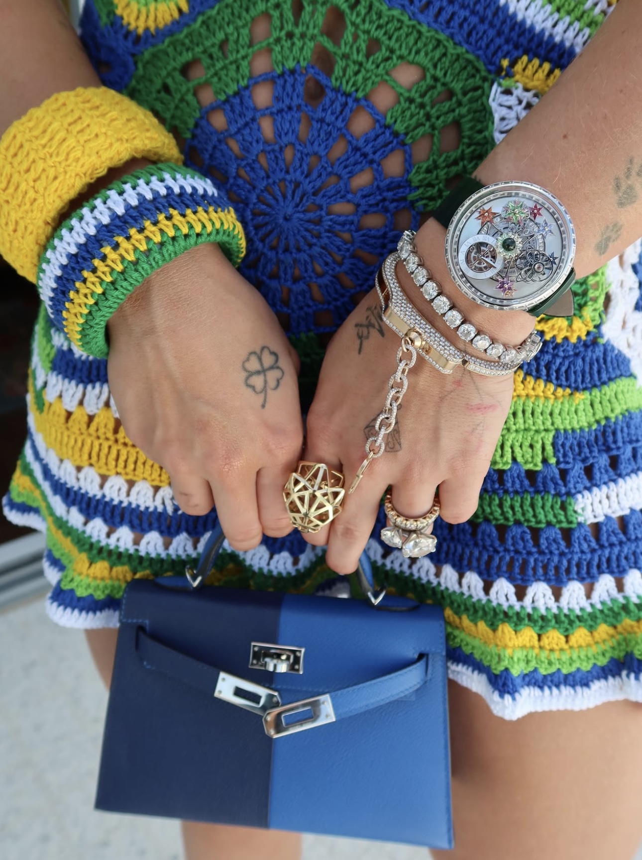 Virginia Fonseca with luxury jewelry and crochet bracelets symbolizing Brazil (Instagram)