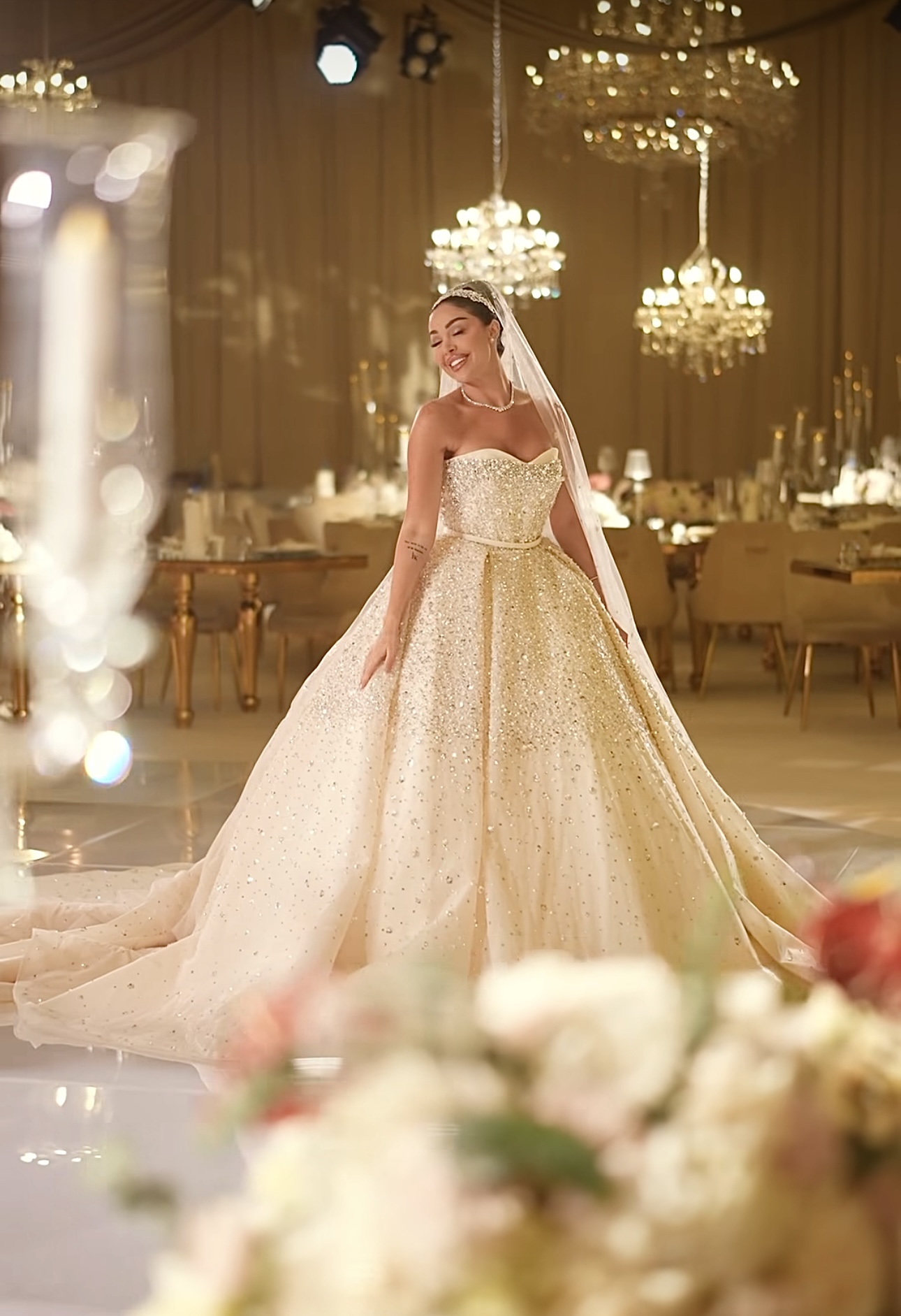 فستان زفاف هيا كرزون الملكيّ من المصمّم ظاهر باقر (إنستغرام)