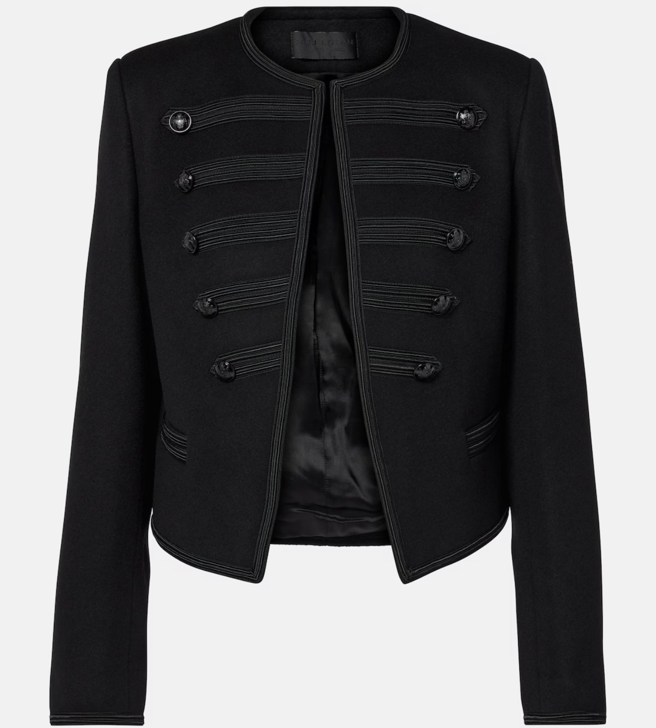 سترة عسكريّة من نيلي لوتان (إنستغرام)