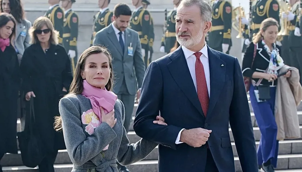 الملكة ليتيزيا تزور الصّين وتأسر القلوب بـ5 إطلالات عصريّة ملهمة عنوانها البساطة