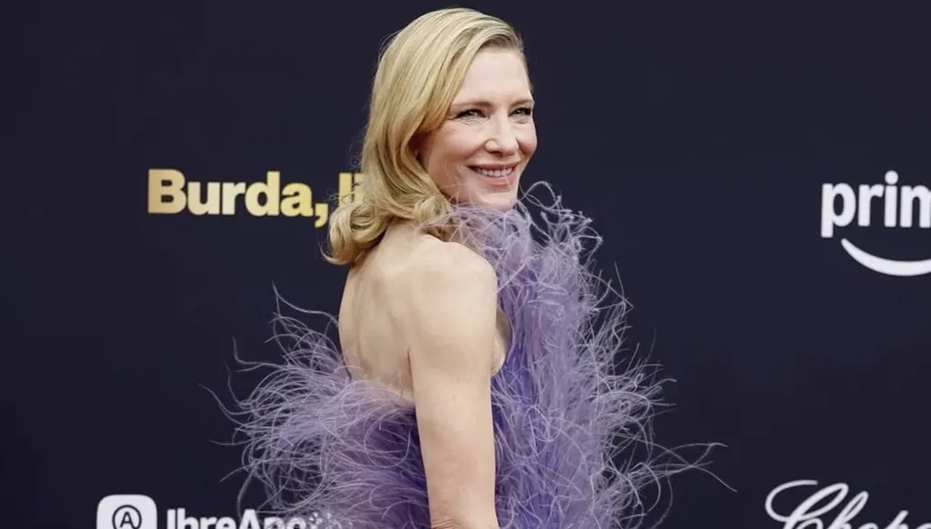 كيت بلانشيت تتأنّق بالريش البنفسجي في حفل جوائز Bambi Awards 2025 (صور وفيديو)