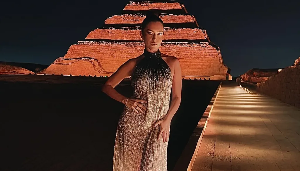 ستيفاني عطالله تتألّق في القاهرة بتصميم اللبناني العالمي طوني ورد