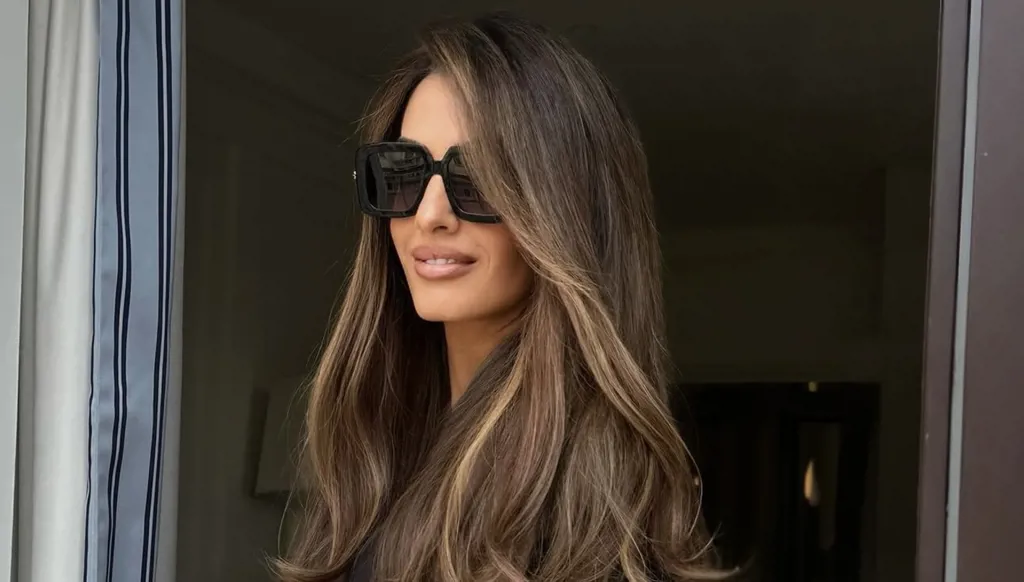 أمل كلوني تشعل موضة 2026 ... لون شعر من كارتييه وأناقة بتوقيع إيلي صعب