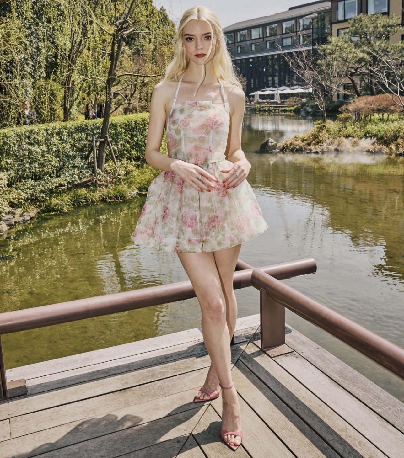 آنيا تايلور جوي بتصميم من August Barron  لربيع 2026  (إنستغرام)