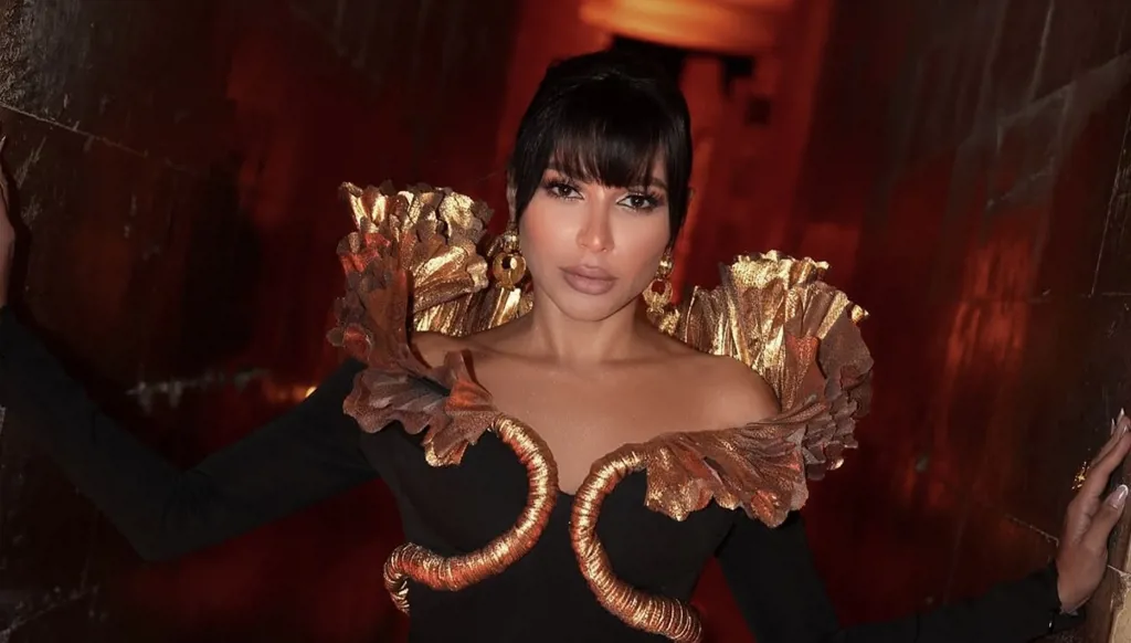 مهيرة عبد العزيز بإطلالة مستوحاة من ملكات الفراعنة بتوقيع فؤاد سركيس (صور وفيديو)