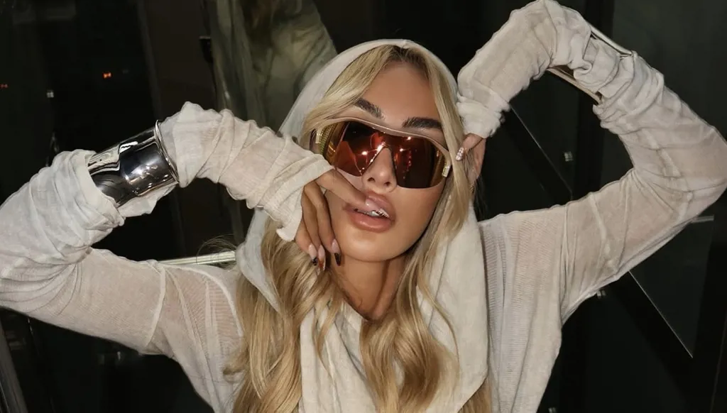 مايا دياب تتصدّر التّرند بموضة ستريت ستايل شبابيّة تعلّمي أسلوب تنسيقها