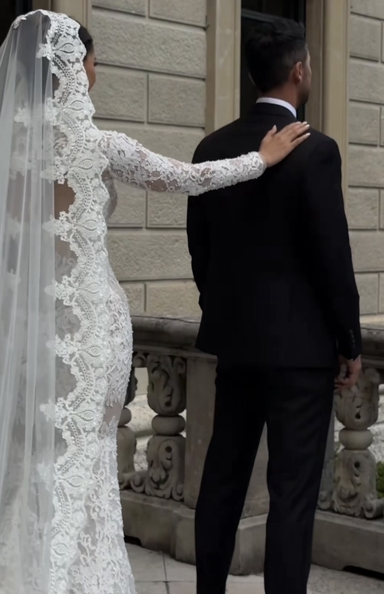  تفاصيل الطرحة الكاتدرائيّة (إنستغرام)