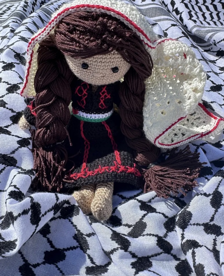 دمى الكروشيه الفلسطينيّة (Pinterest)