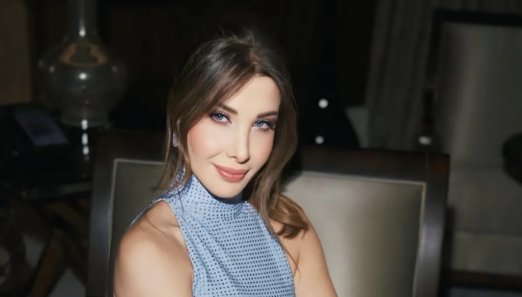 نانسي عجرم في موسم الرياض... إطلالة بالأزرق البرّاق (صور وفيديو)