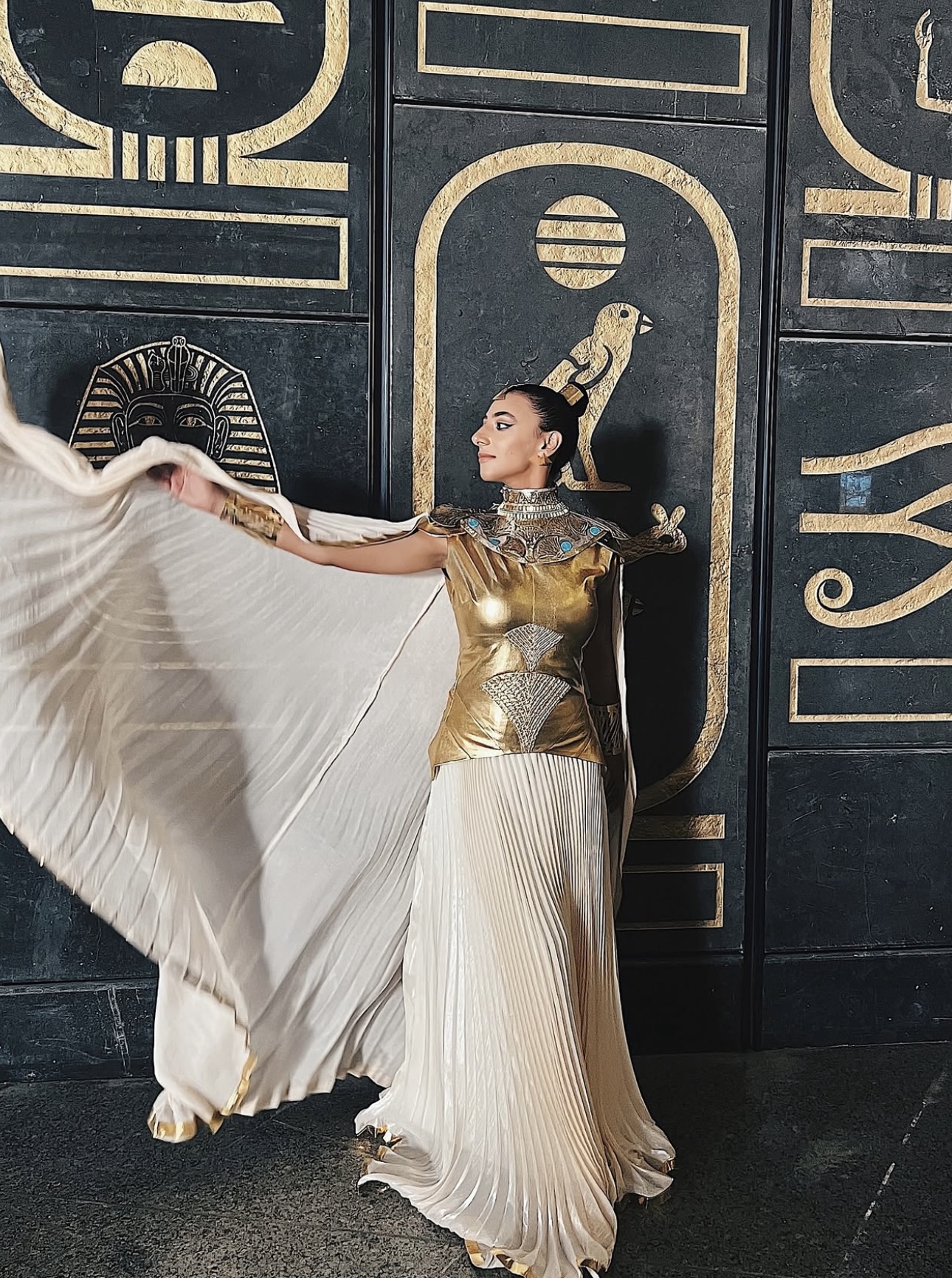 من تصاميم فؤاد سركيس لافتتاح المتحف المصري الكبير (إنستغرام)