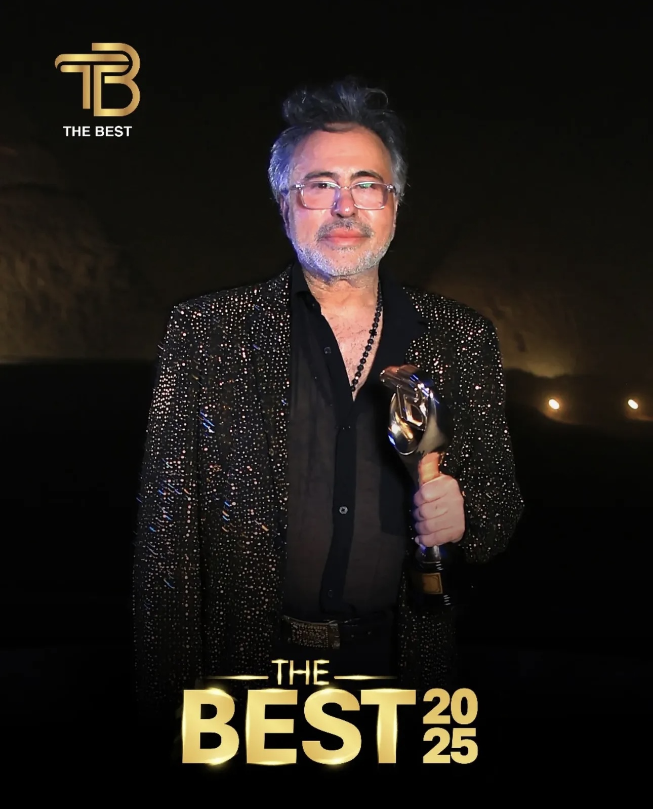 المصمّم فؤاد سركيس وجائزة أفضل مصمّم أزياء في حفل The Best (إنستغرام)