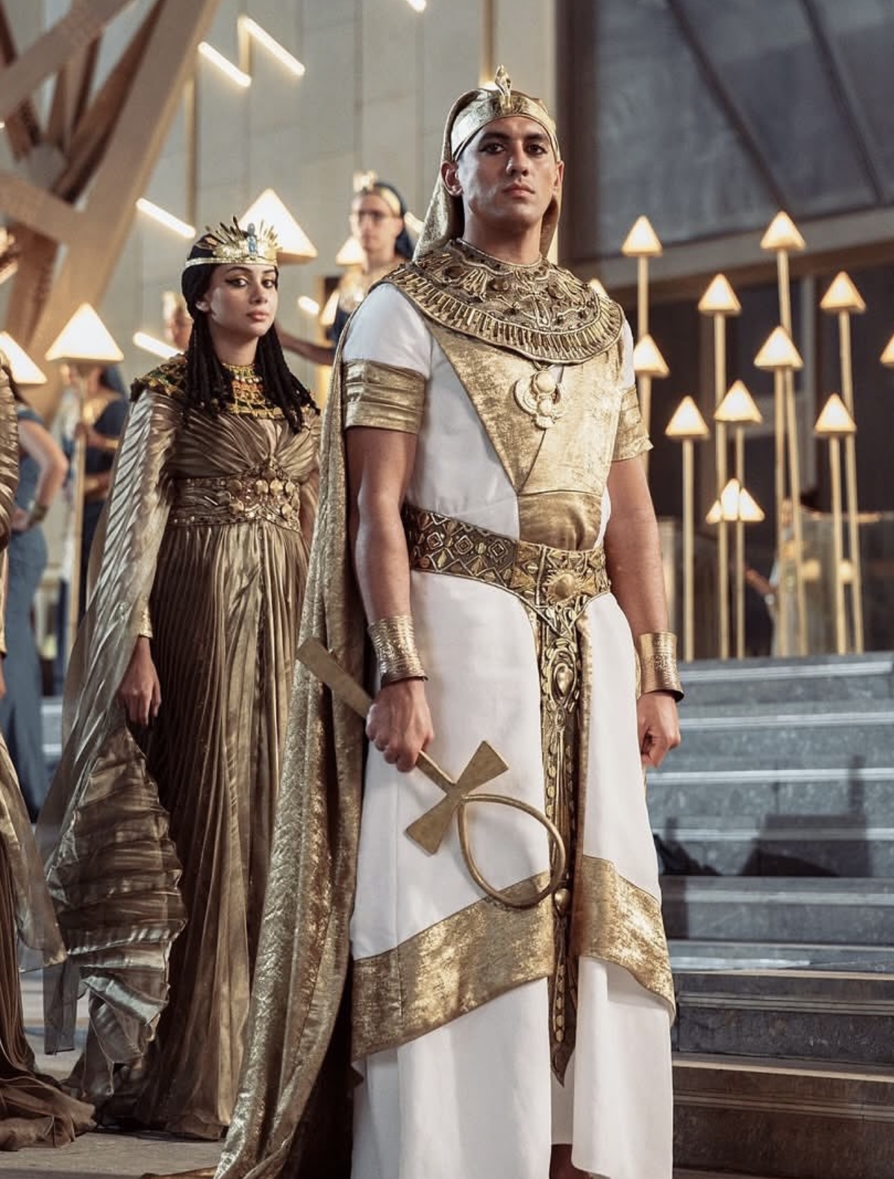 من تصاميم فؤاد سركيس لافتتاح المتحف المصري الكبير (إنستغرام)