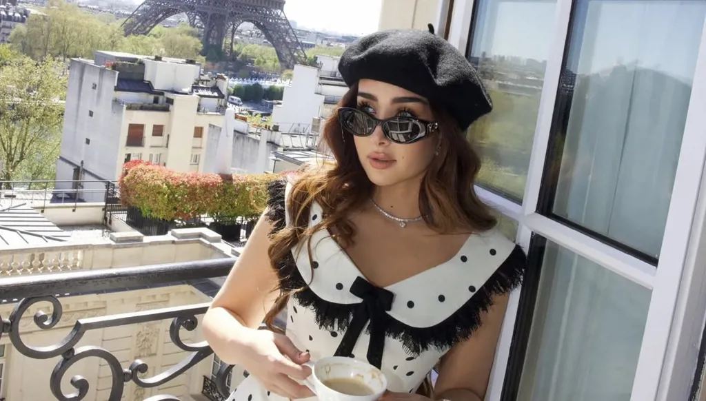 هنا الزاهد في باريس بموضة البولكا دوت الأكثر رواجاً في ربيع وصيف 2026... نصائح ذكيّة لتنسيقها