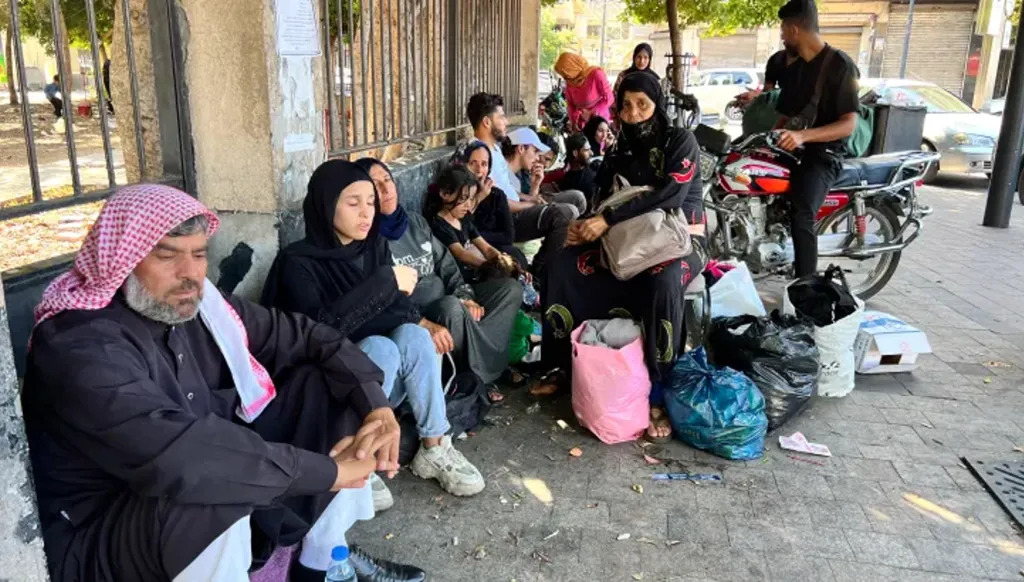 من الحدود إلى الداخل