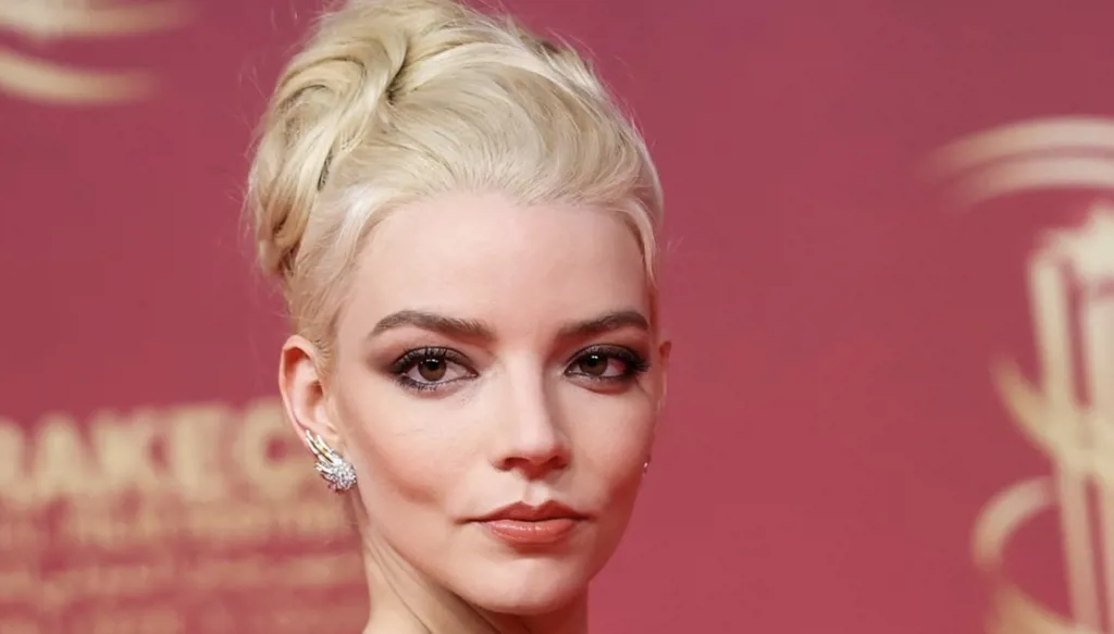 آنيا تايلور جوي في 3 إطلالات ملهمة تتألّق في مهرجان مراكش السينمائي (صور وفيديو)