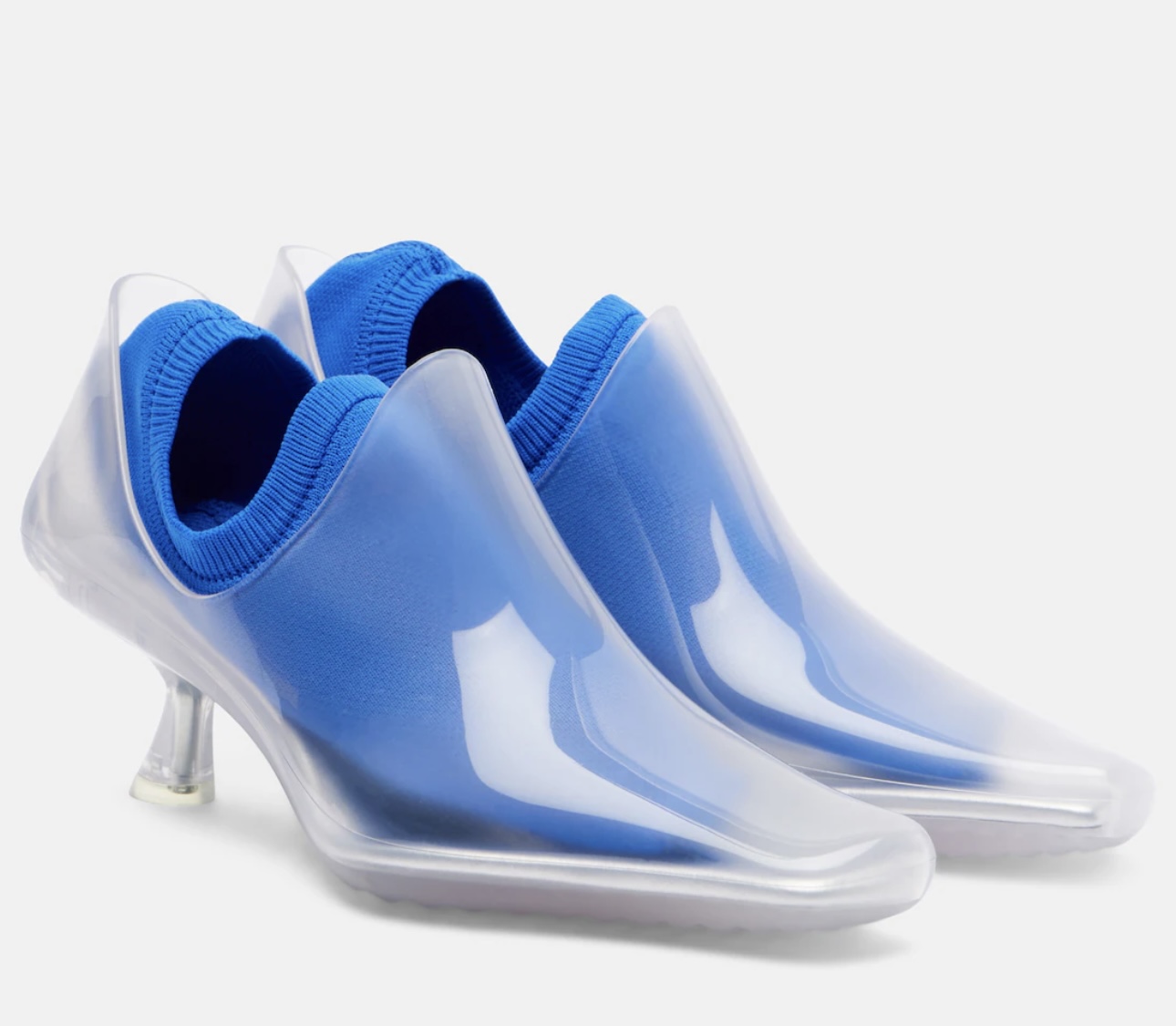 حذاء من لويفي يجمع بين النمط الهلامي Gummy والملمسيّ Tactile (إنستغرام)