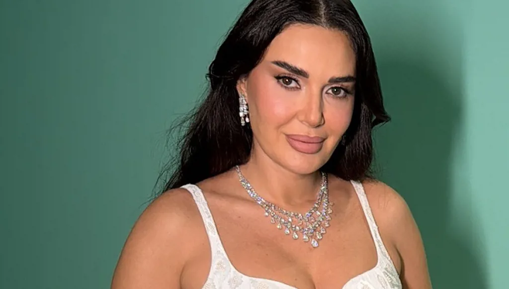 سيرين عبد النور بفستان زفاف للـ "النهار": “سعيدة بوجودي بأسبوع دبي للموضة"