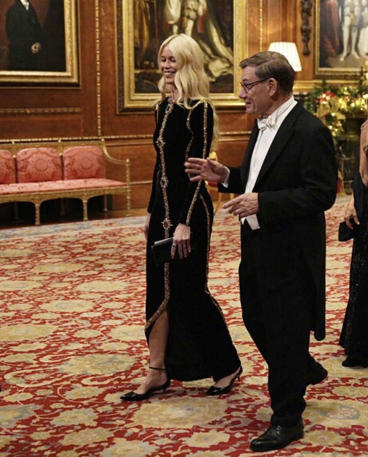 كلوديا شيفر بتصميم بالمان في قصر وندسور (إنستغرام)