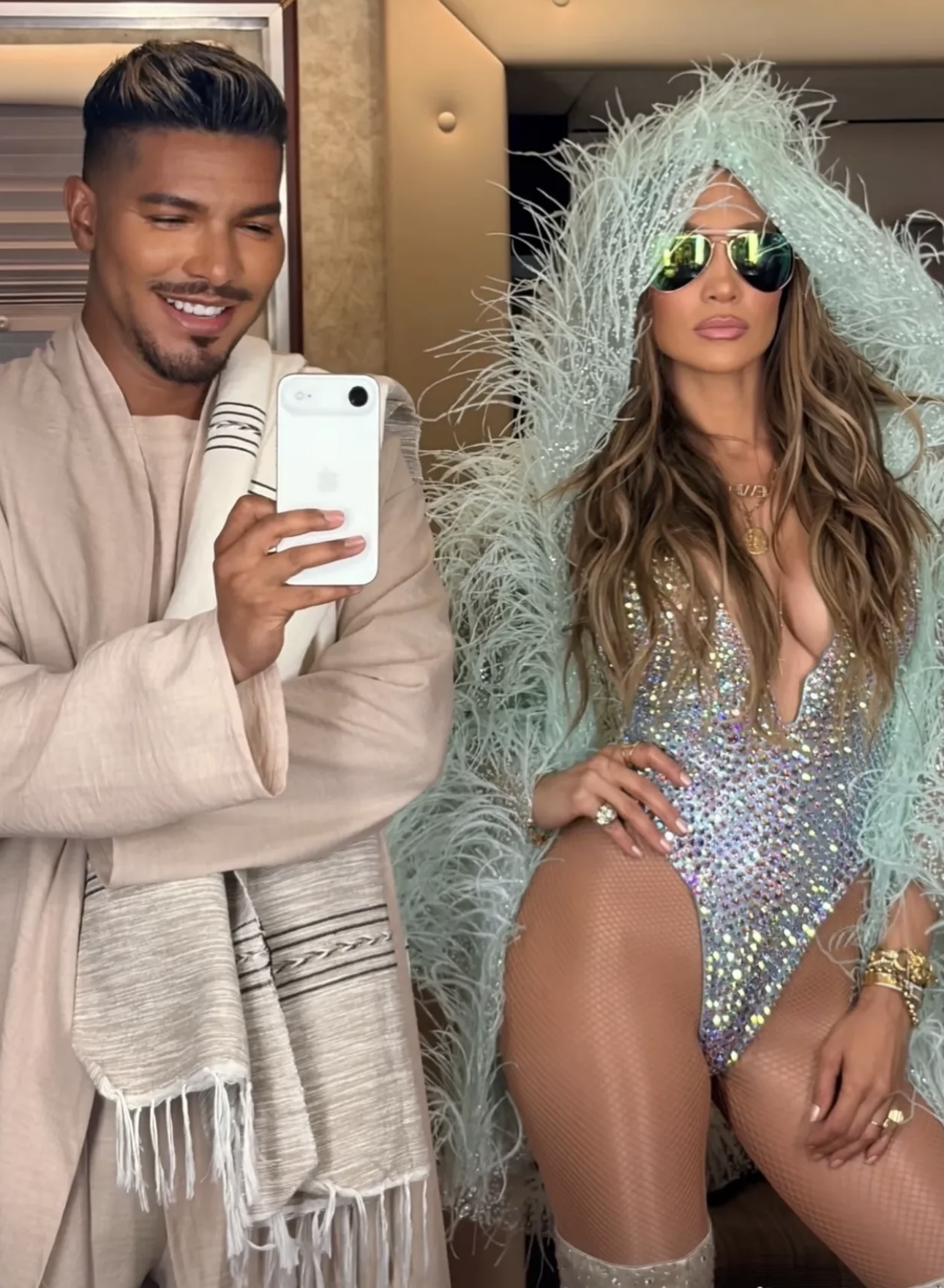 جينيفر لوبيز وستيفي ماكي في مهرجان كوتشيلا (إنستغرام)