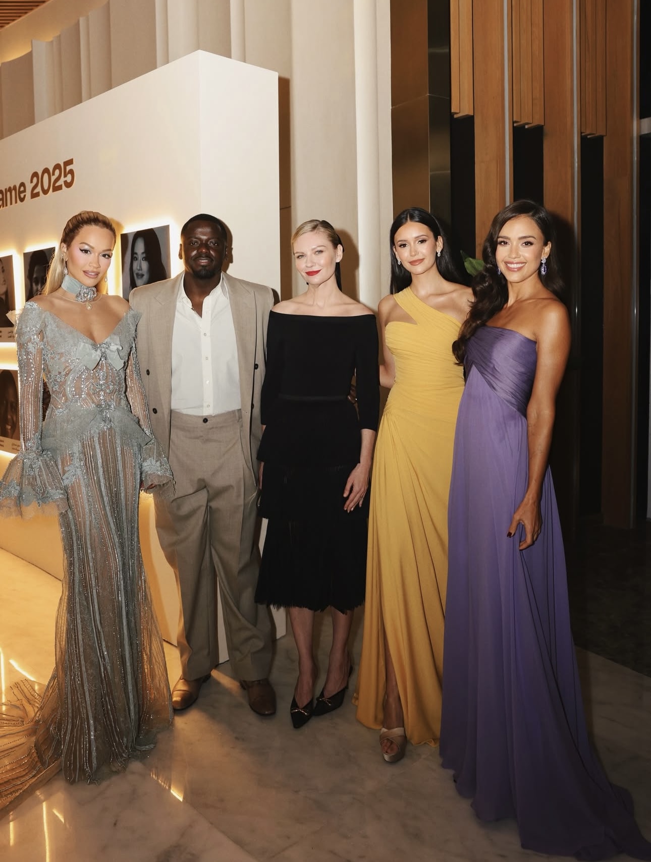 نجمات بتصميم إيلي صعب (إنستغرام)