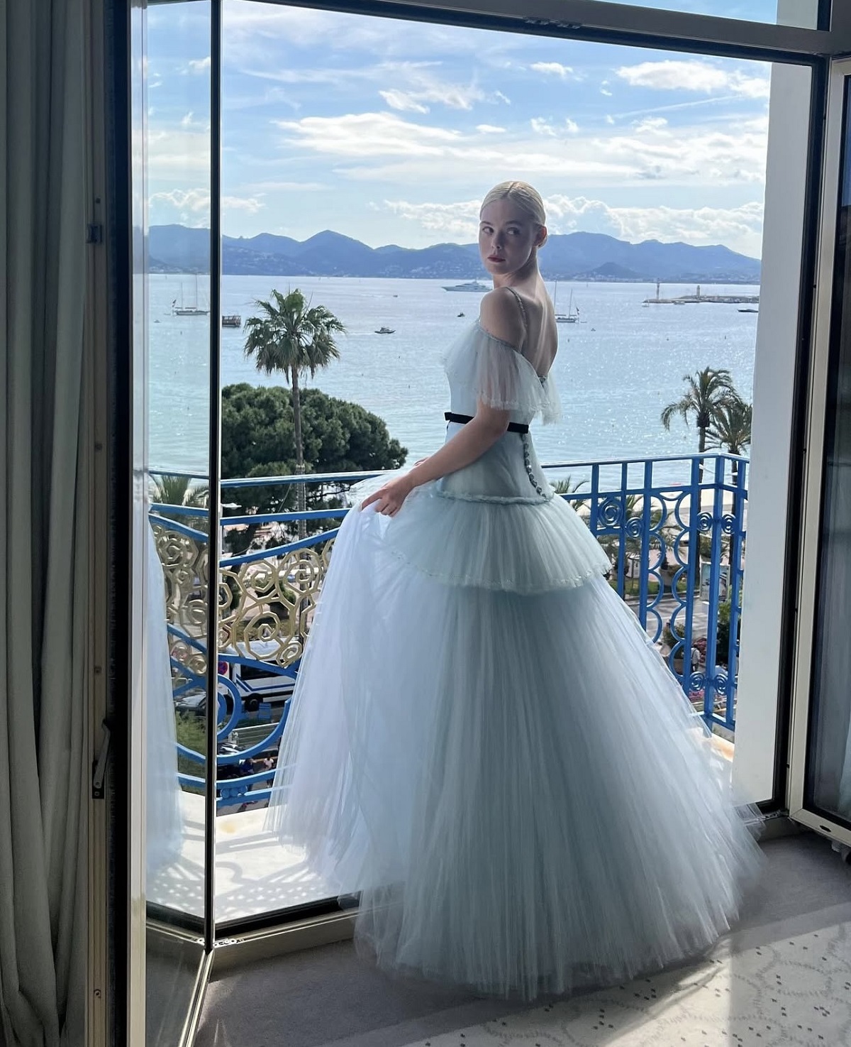 إيل فانينغ بتصميم شانيل Chanel (إنستغرام)