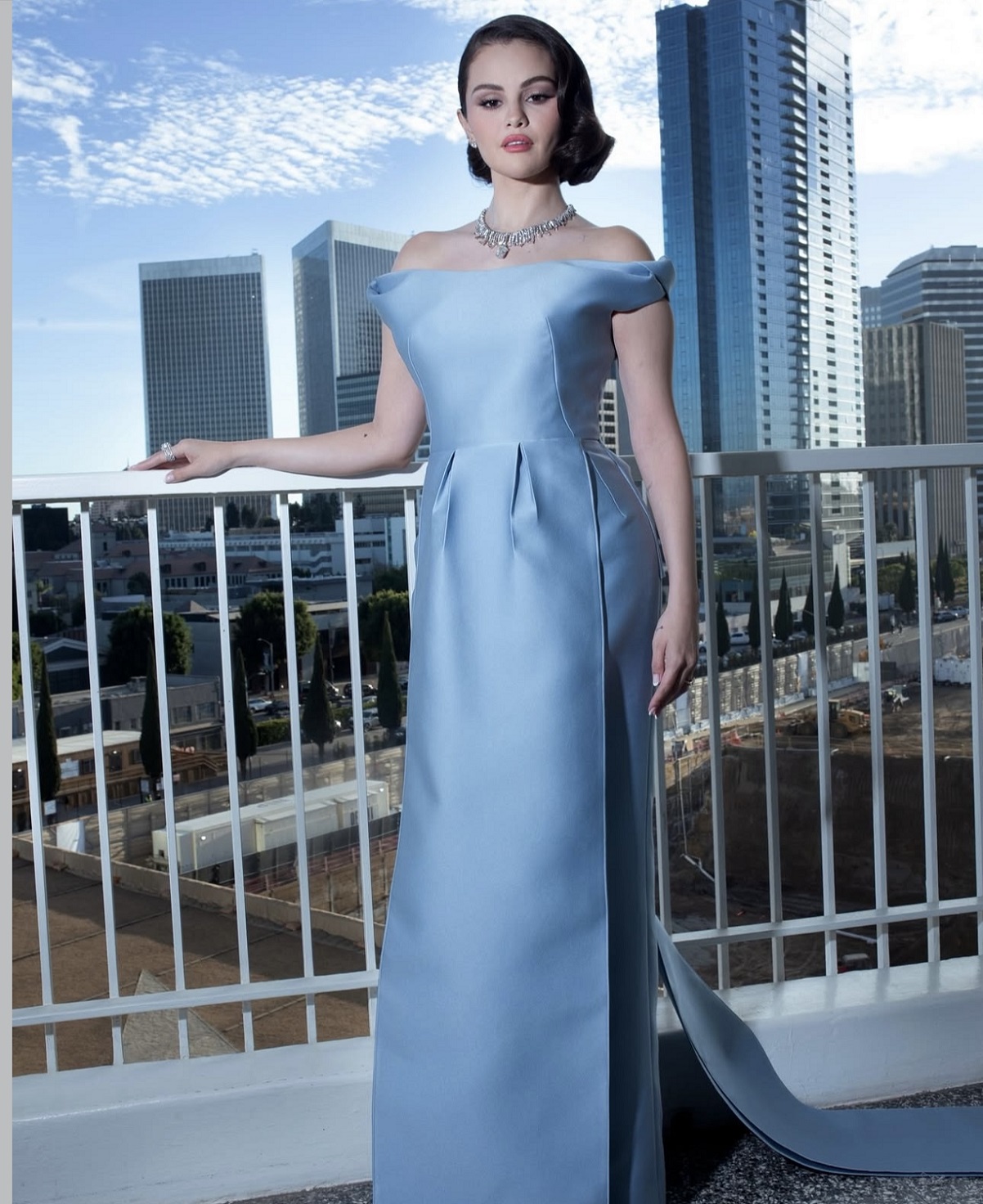 سيلينا غوميز بتصميم برادا Prada (إنستغرام)