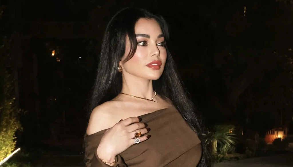 هيفاء وهبي بإطلالة لافتة من أوسكار دي لارنتا في دبي... حقيبة يدها بآلاف الدولارات (صور وفيديو)