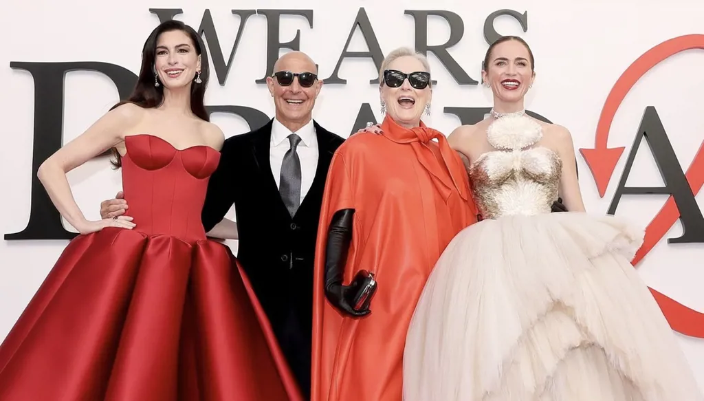 نجمات فيلم The Devil Wears Prada 2 زلزلن منصات الموضة بإطلالات خيالية (صور وفيديو)