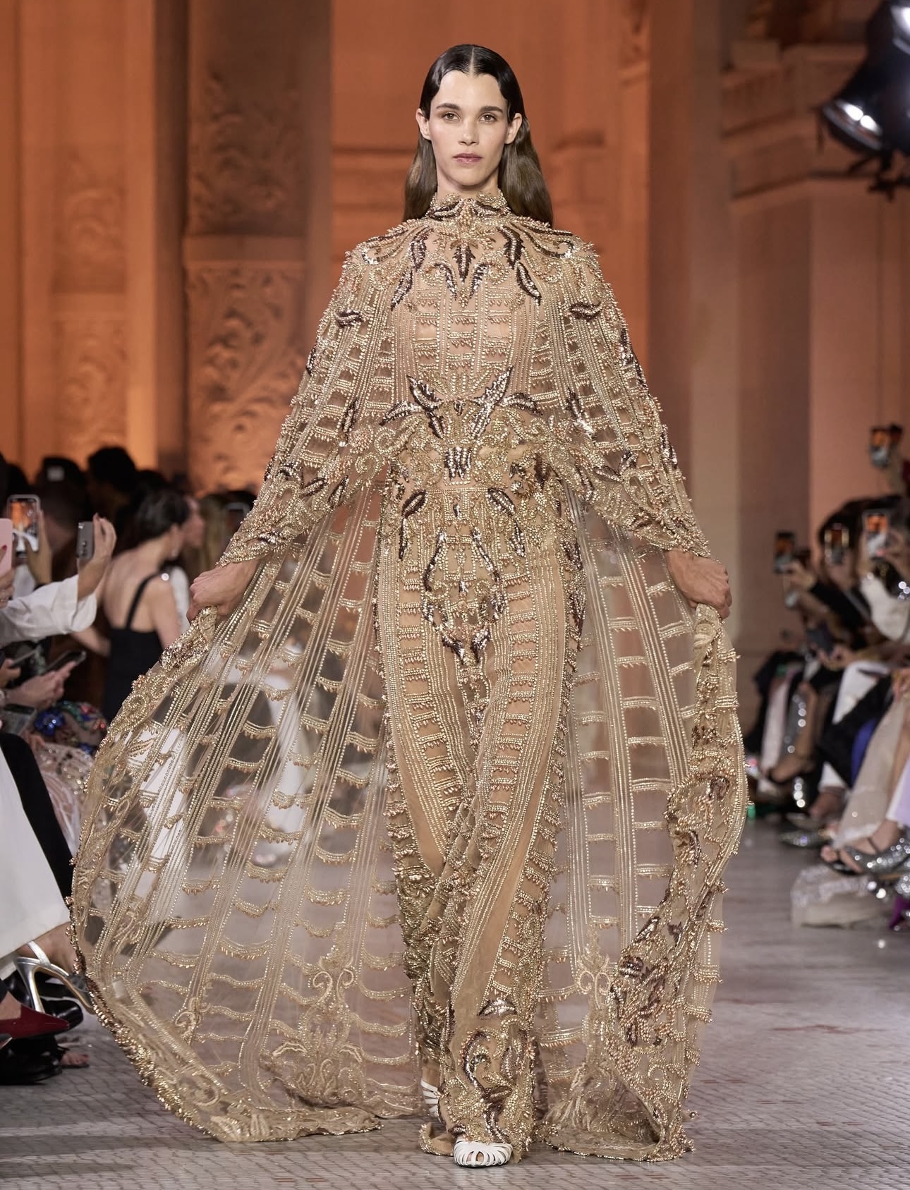 هند صبري بتصميم زهير مراد ومجوهرات بوشرون (إنستغرام)