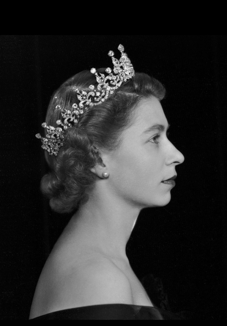 التيجان الملكيّة (Pinterest)