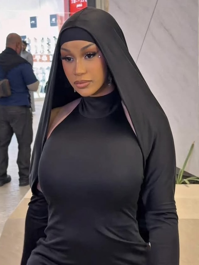  كاردي بي المحتشمة في السعوديّة (إنستغرام)