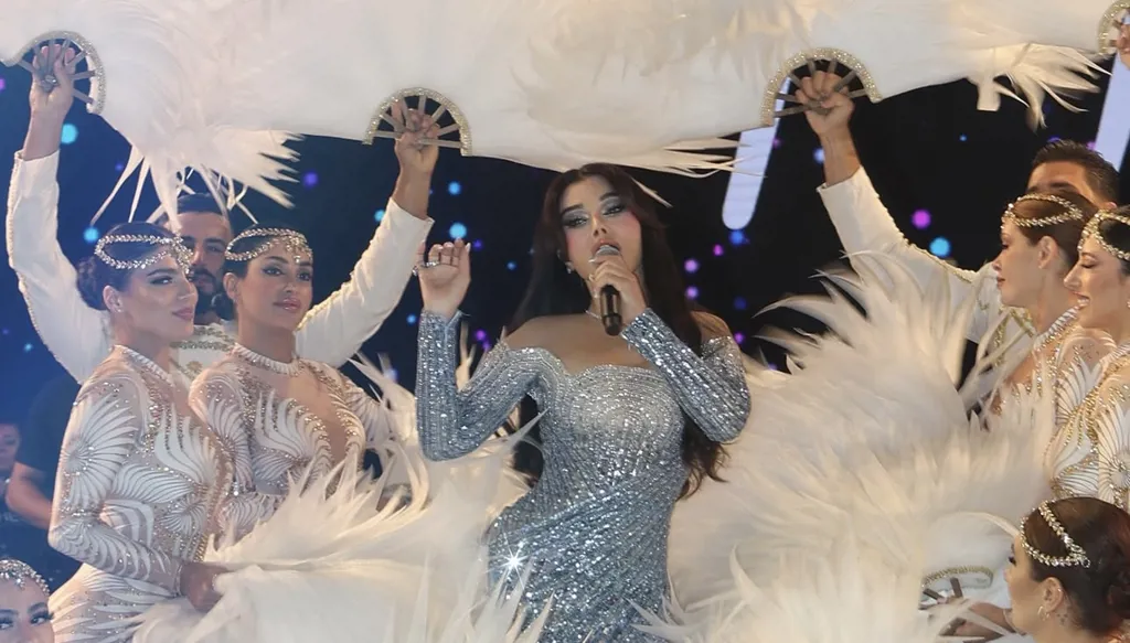 هيفاء وهبي تشعل المسرح في الأردن بتوقيع جورج حبيقة (صور وفيديو)