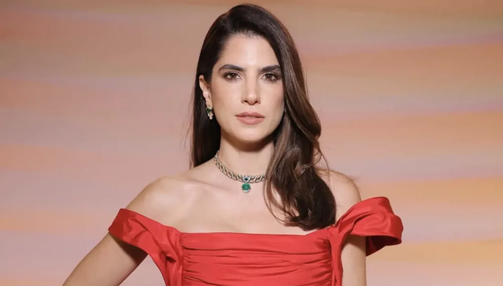 كارمن بصيبص بإطلالة الأميرات باللون الأحمر من كريكور جابوطيان في دبي