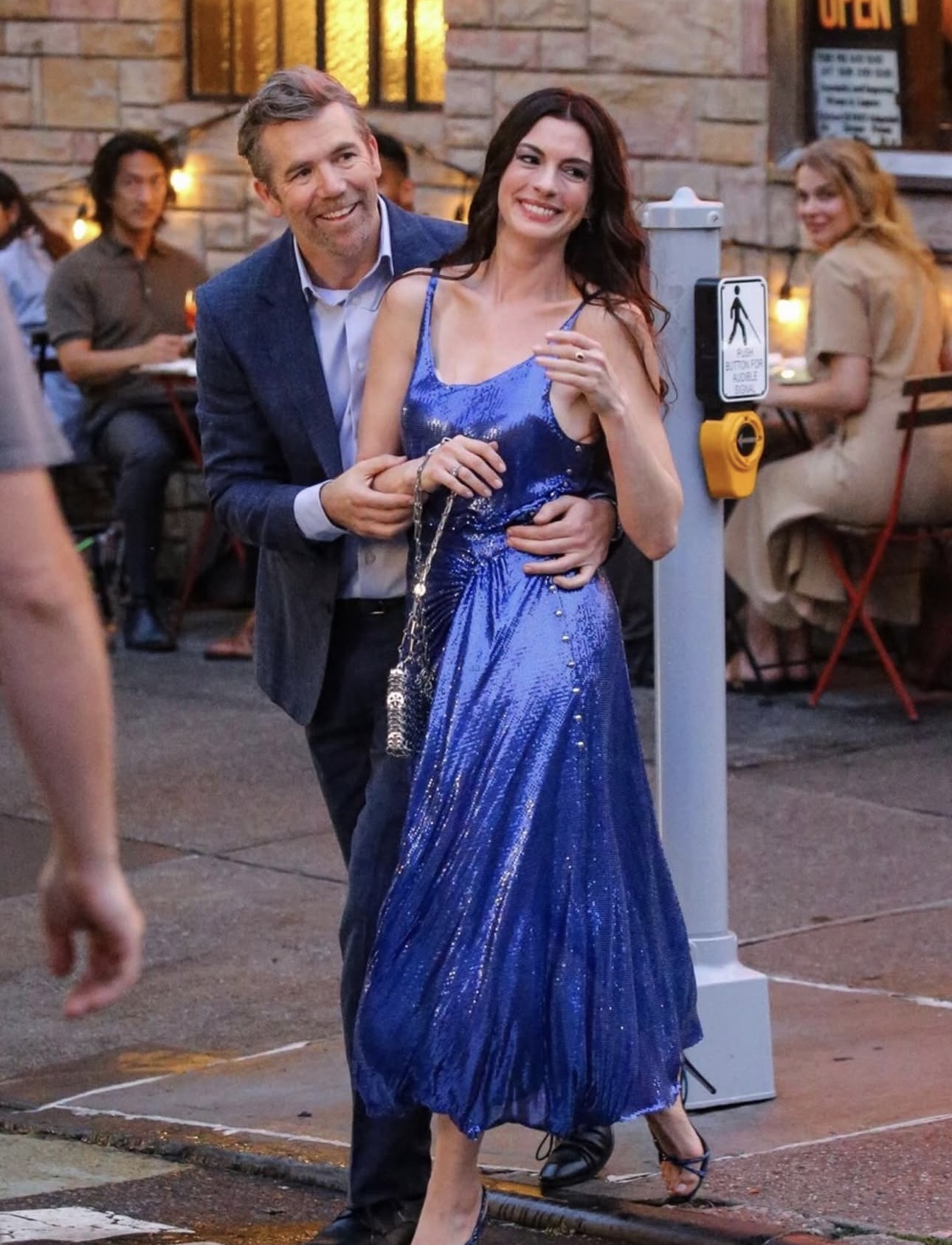 آن هاثاواي بتصميم Rabanne (إنستغرام) 