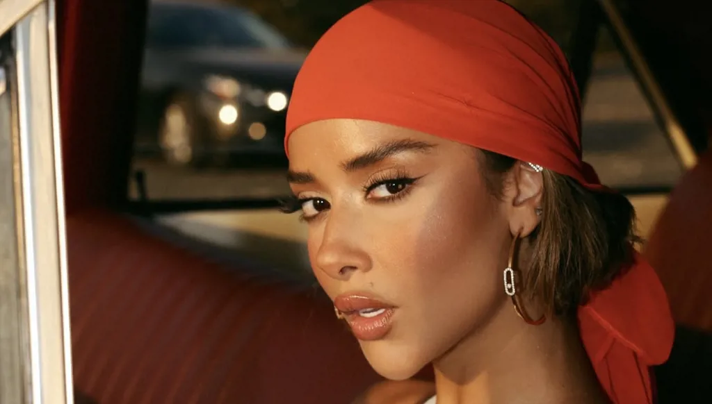 بلقيس فتحي في 5 ترندات صيفيّة منعشة في أغنية "يا مطنشنا" (صور وفيديو)