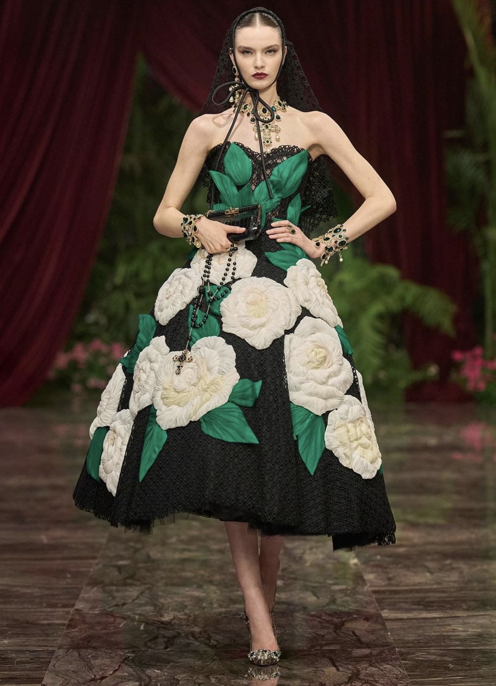 مجموعة Alta Moda Taormina من دولتشي آند غابانا (وكالات)