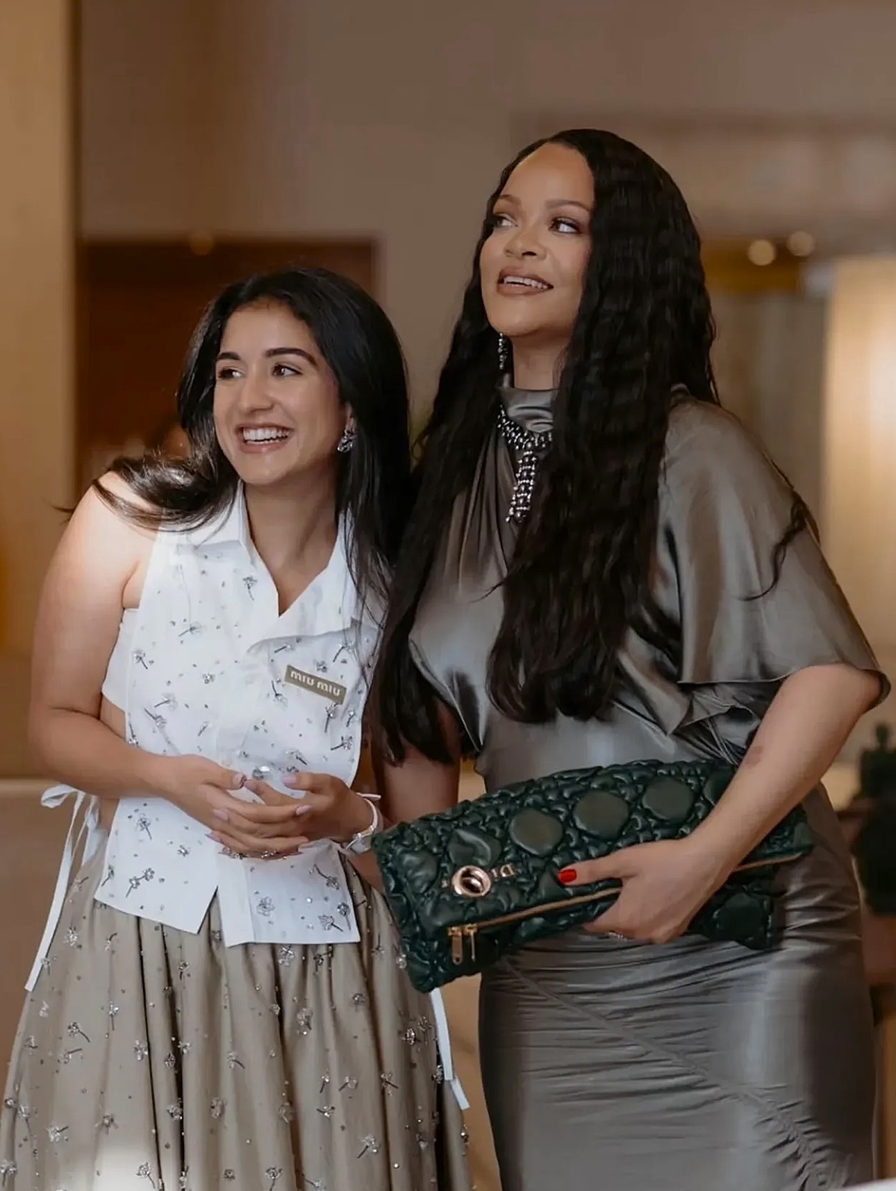 ريهانا وراديكا ميرشانت زوجة أنانت أمباني (إنستغرام)