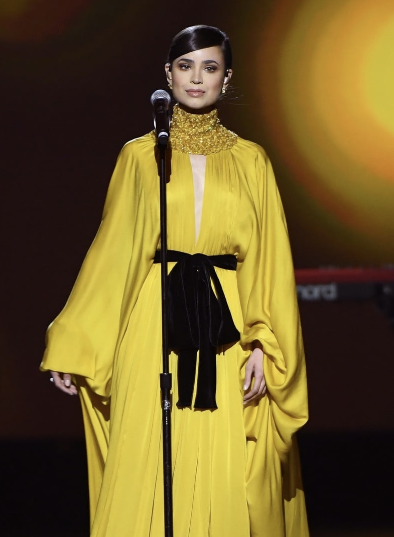 صوفيا كارسون بتصميم ستيفان رولاند (إنستغرام)