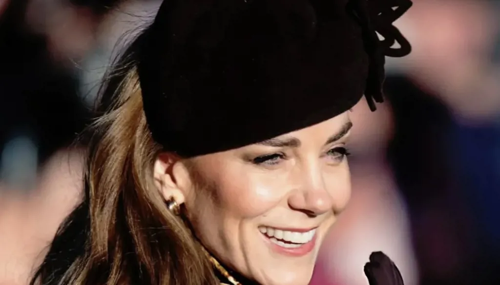 كيت ميدلتون في عيد الميلاد 2025… معطف مُعاد ارتداؤه يعكس الأناقة الواعية (صور وفيديو)