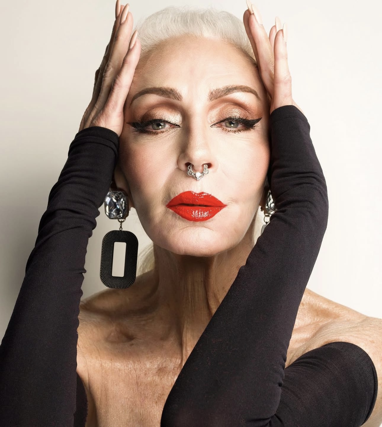 كولين في إحدى جلسات التصوير للمجلات (أرشيف كولين الخاص)