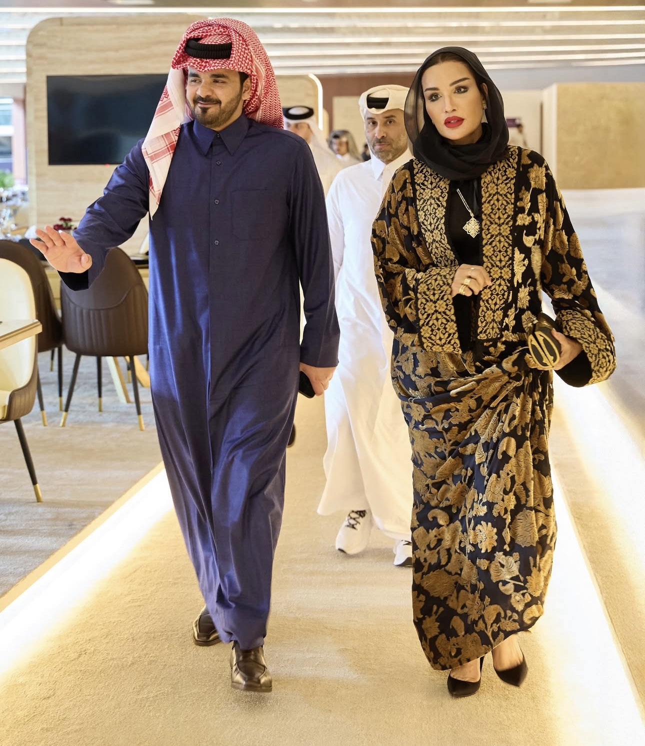 الشيخة موزا بنت ناصر ونجلها الأمير جوعان بن حمد آل ثاني (إنستغرام)