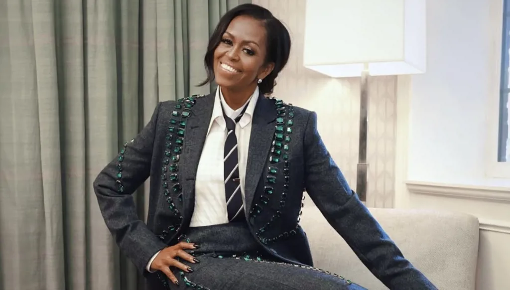 ميشيل أوباما بتصميم فخم مستوحى من البدلة الرجاليّة بتوقيع توم براون