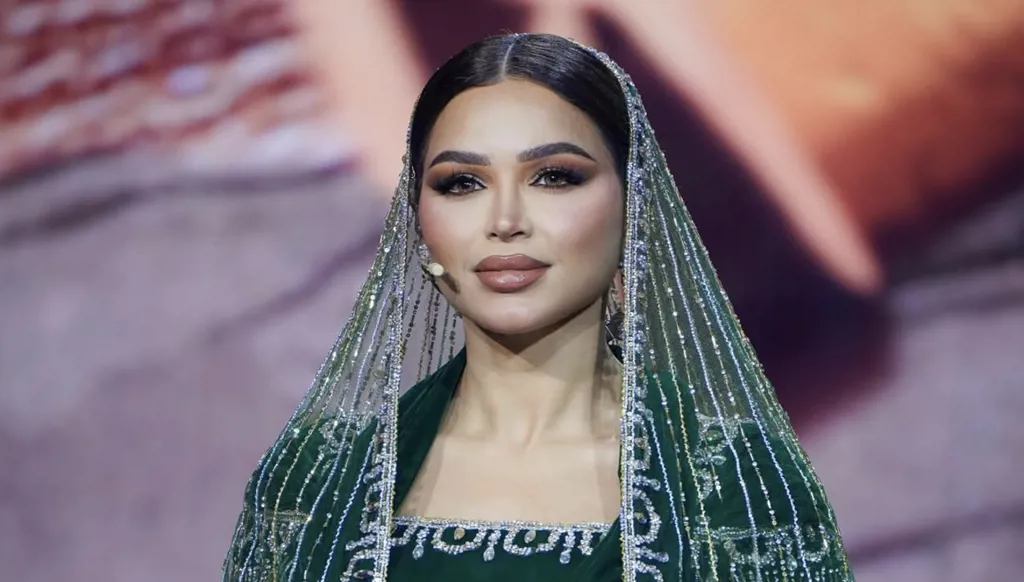 نهى نبيل تحتفي بالهوية الخليجية بثوب ظفاري مطوّر من دار YOLAND في برنامج شاعر الراية (صور وفيديو)