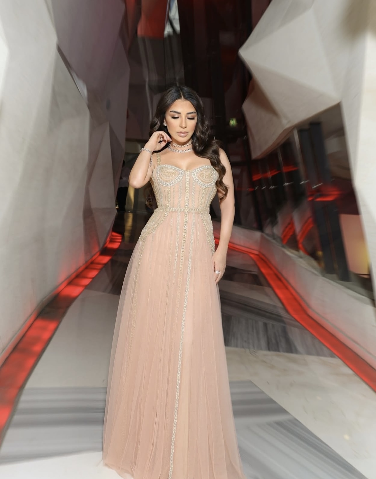 ماغي بو غصن بتصميم طوني ورد (إنستغرام)