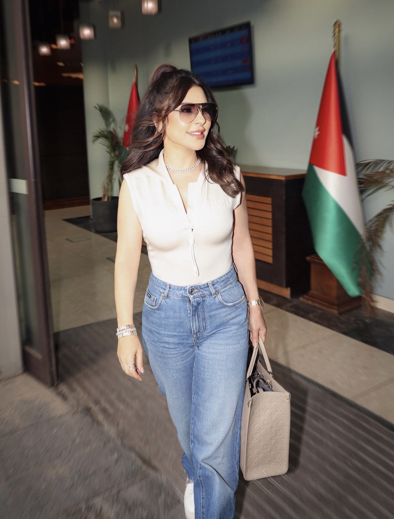 ماغي بو غصن لحظة وصولها إلى عمّان (إنستغرام)