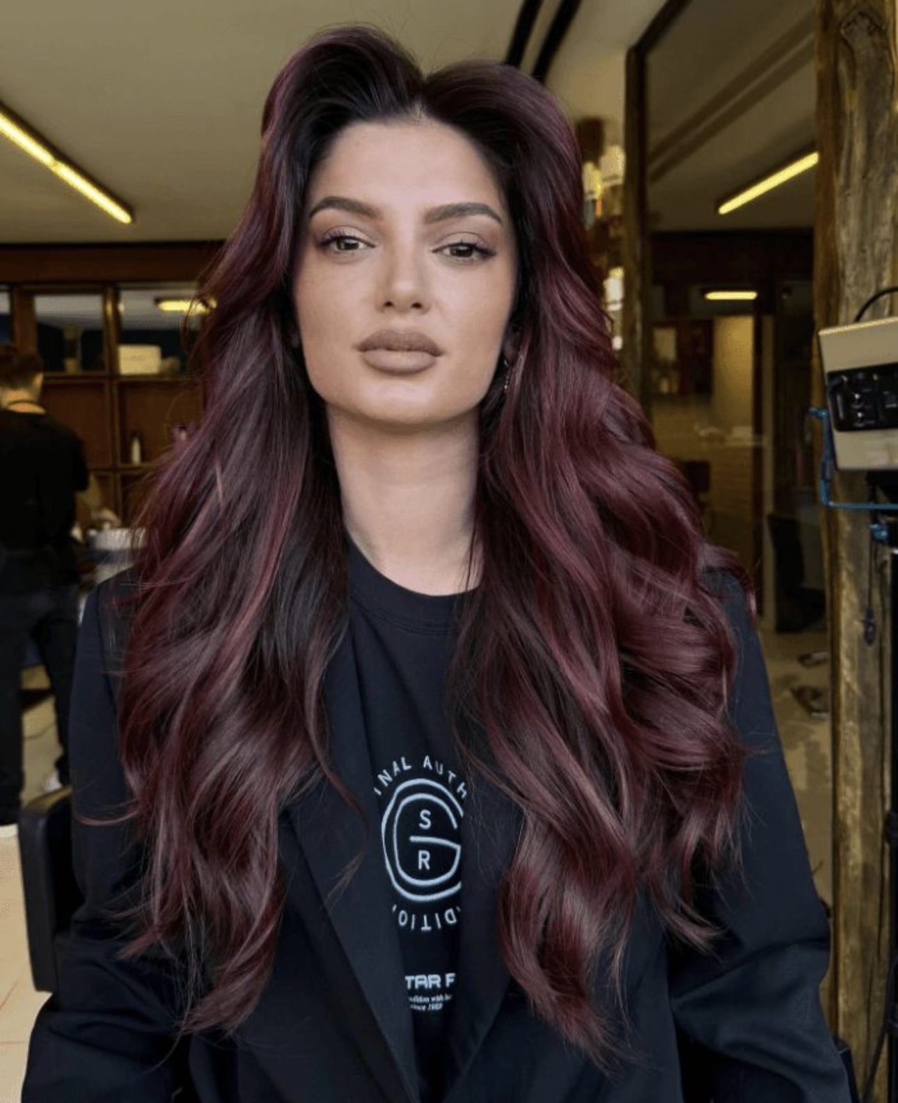 الأحمر الداكن بلون الكولا (إنستغرام)