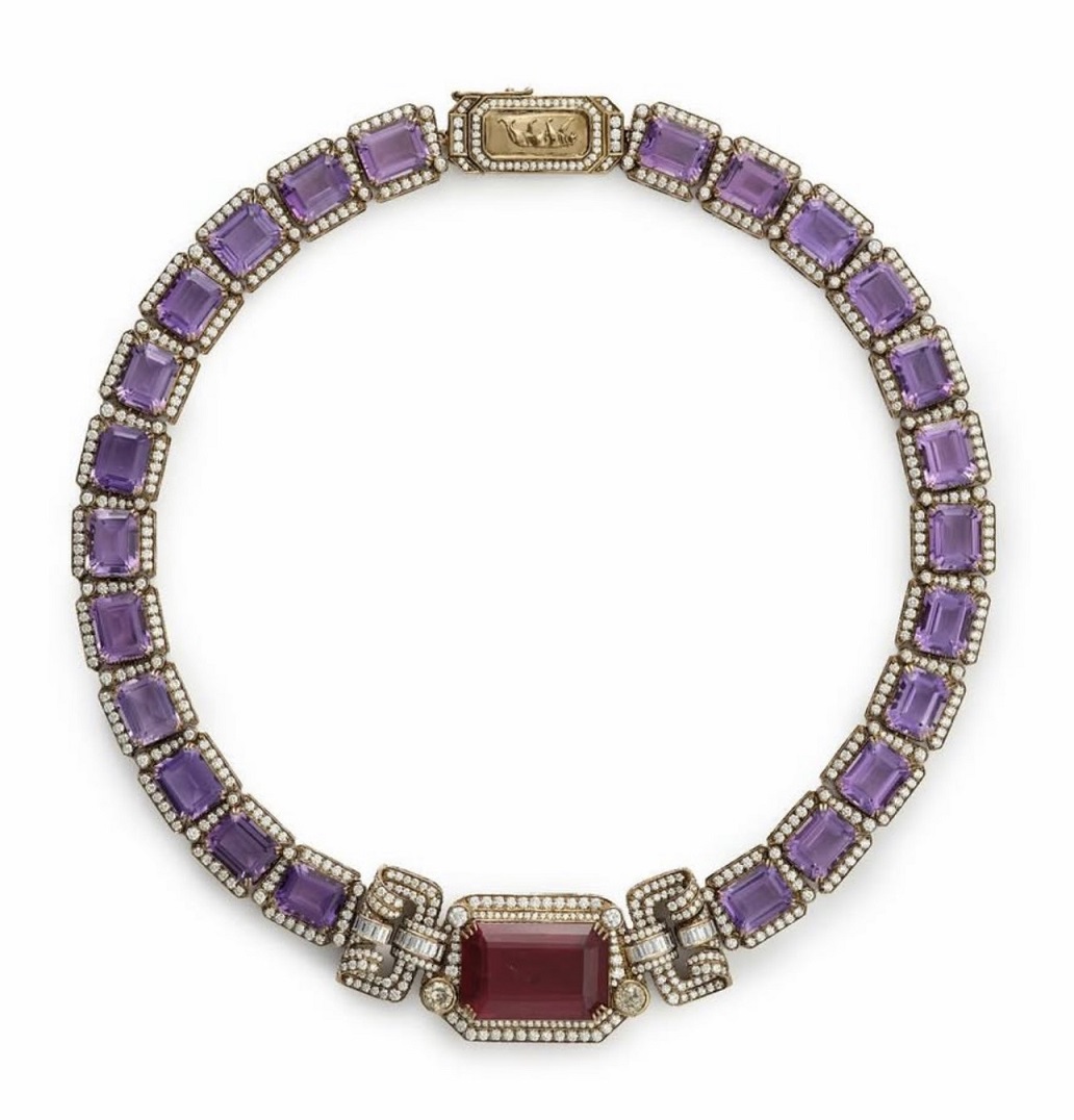 العقد الفاخر الذي زيّن عنق جينيفر لوبيز (إنستغرام)