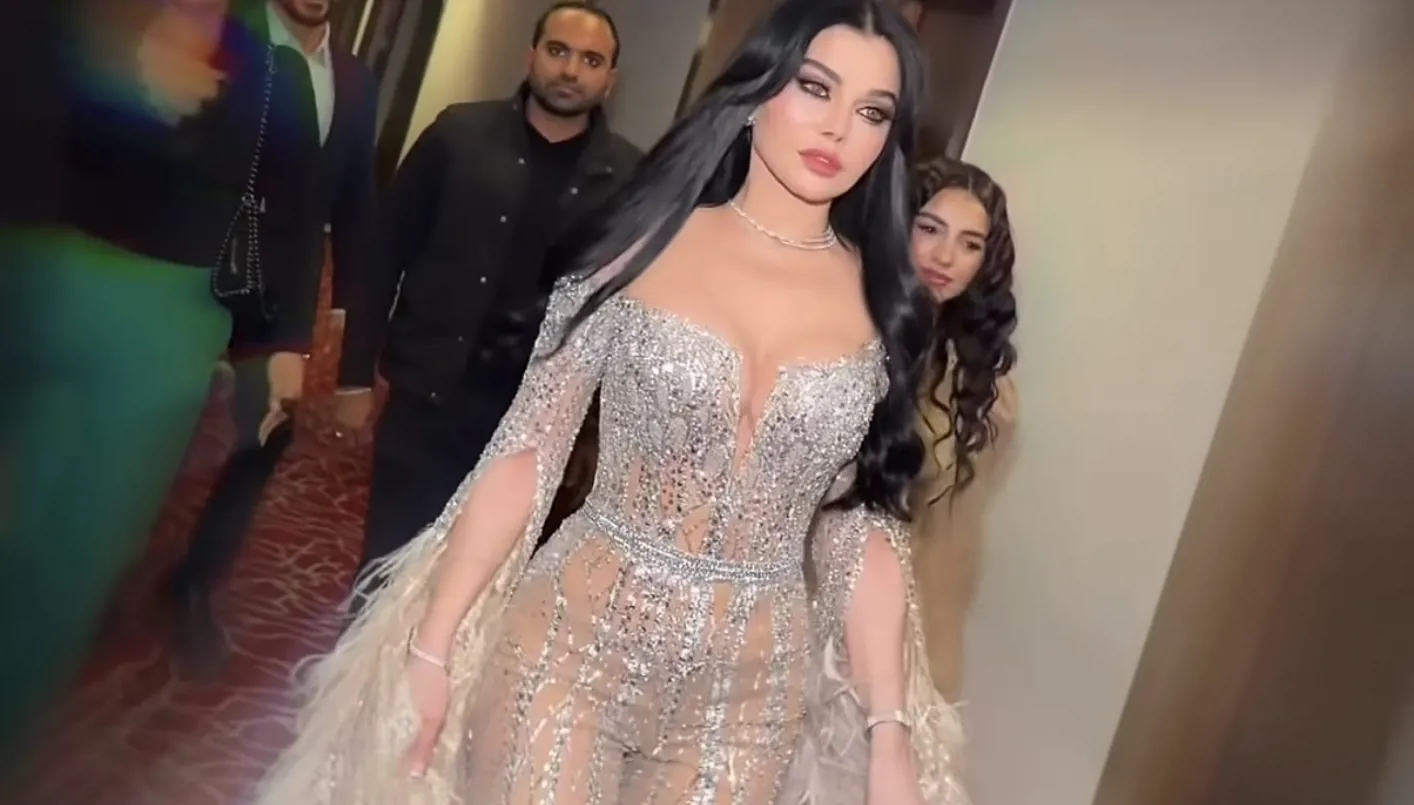 هيفاء وهبي تتألّق في مصر بجمبسوت كريستالي من رامي سلمون… عودة جريئة لتوقيع الريش الفاخر (صور وفيديو)