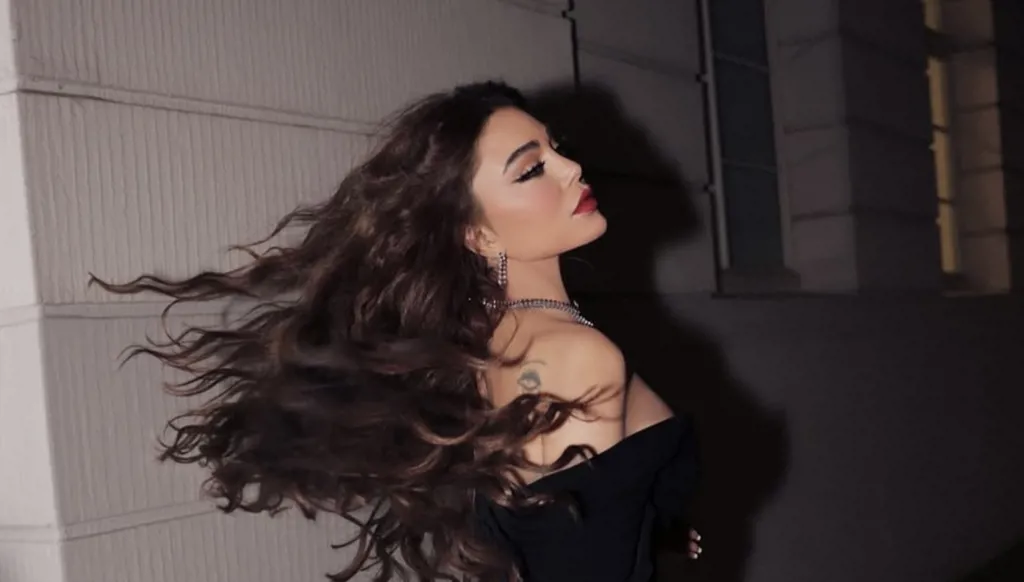 هيفاء وهبي في حفل بيروت 2025 تتألّق بألوان الدّوبامين بتوقيع شربل زوي (صور وفيديو)