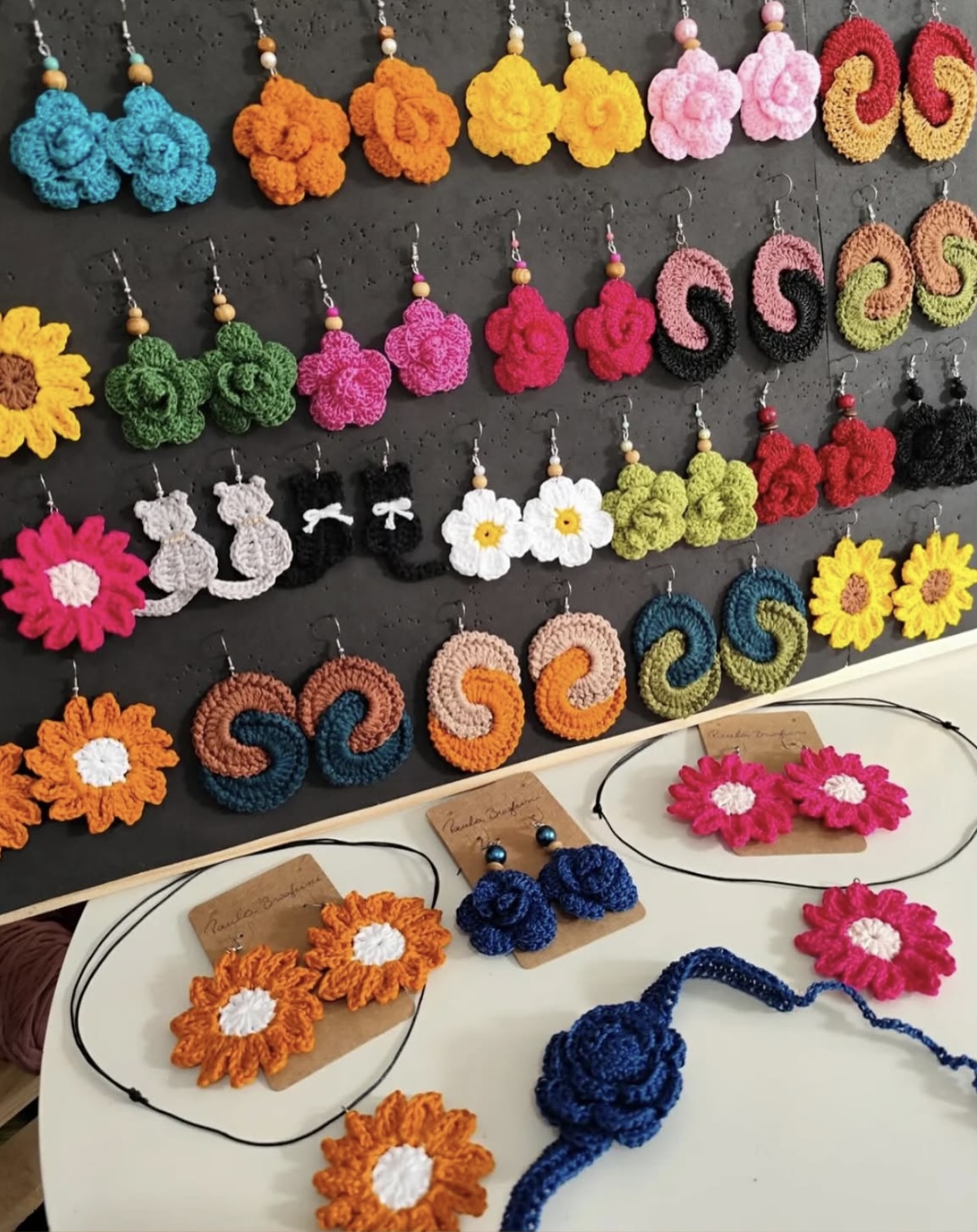 أقراط أذنين بنمط الكروشيه (إنستغرام)